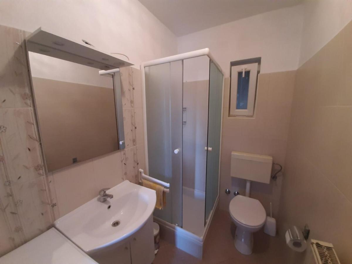 Apartment Spanjol Anka Rab Town Exterior photo